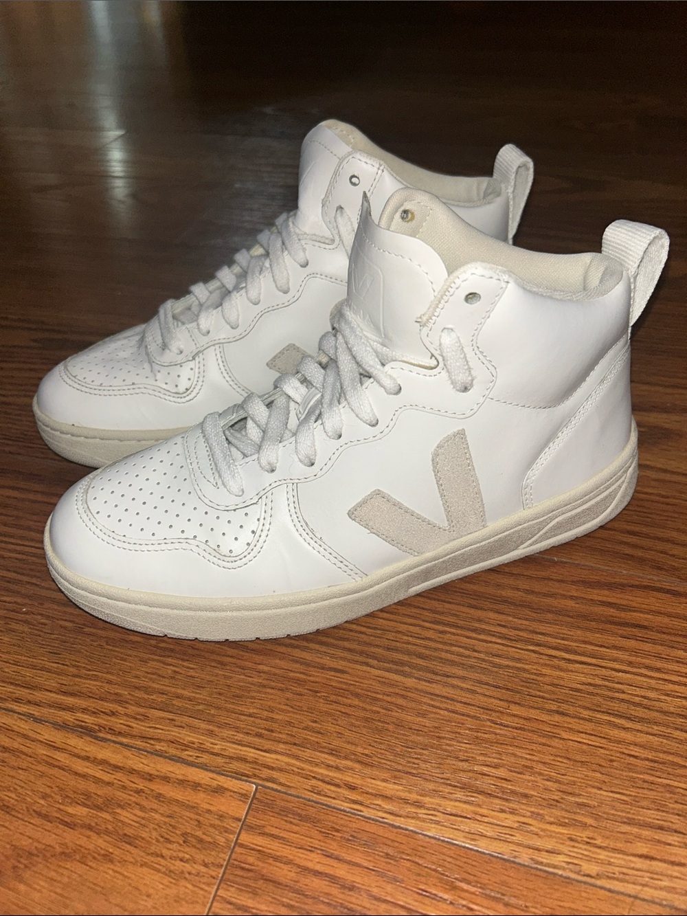 Veja Men's V-15 Leather Sneaker VQ0201270B Extra White/Natural SZ 7